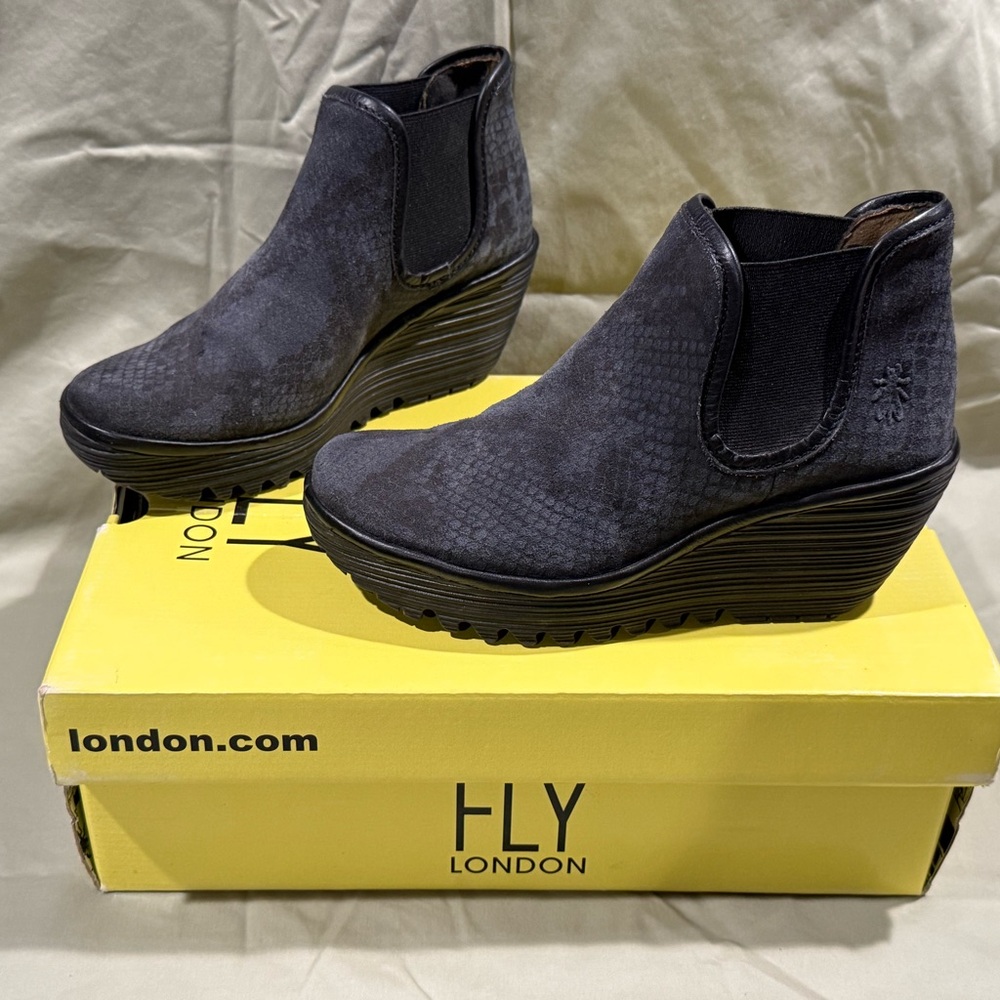 Fly London Snake Deep Black Womens Heels Size 36/5.5-6 Booties Wedge